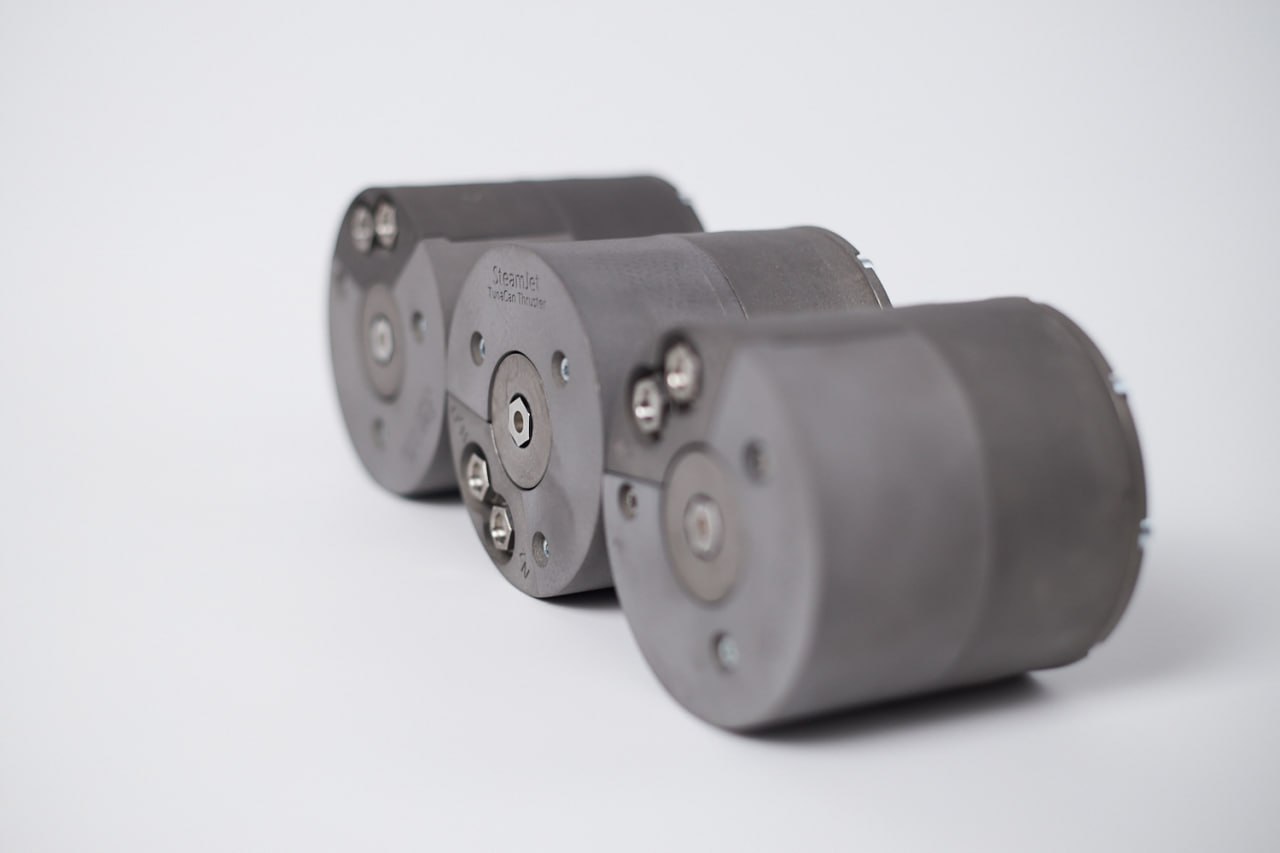 CubeSat propulsion system with SteamJet thruster