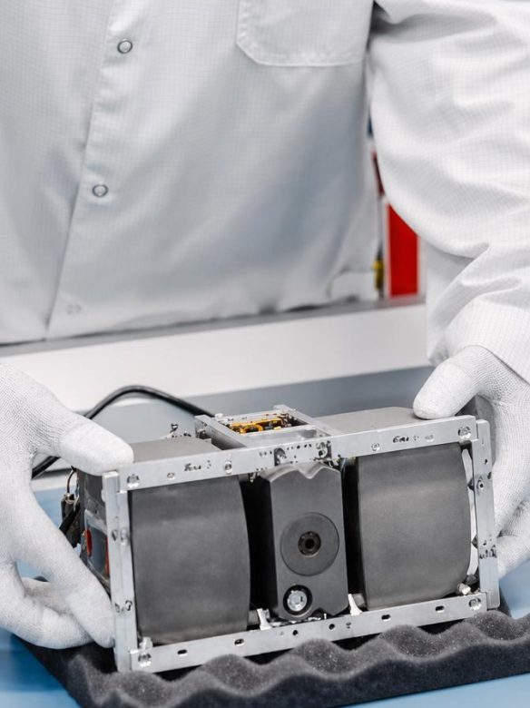 SteamJet TunaTank Thruster: Widely customizable water-based propulsion system for 6U to 12U CubeSats.